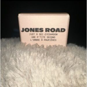 Eye shadow in color Topaz and Liquid Glitter eyes in color Midas, both new